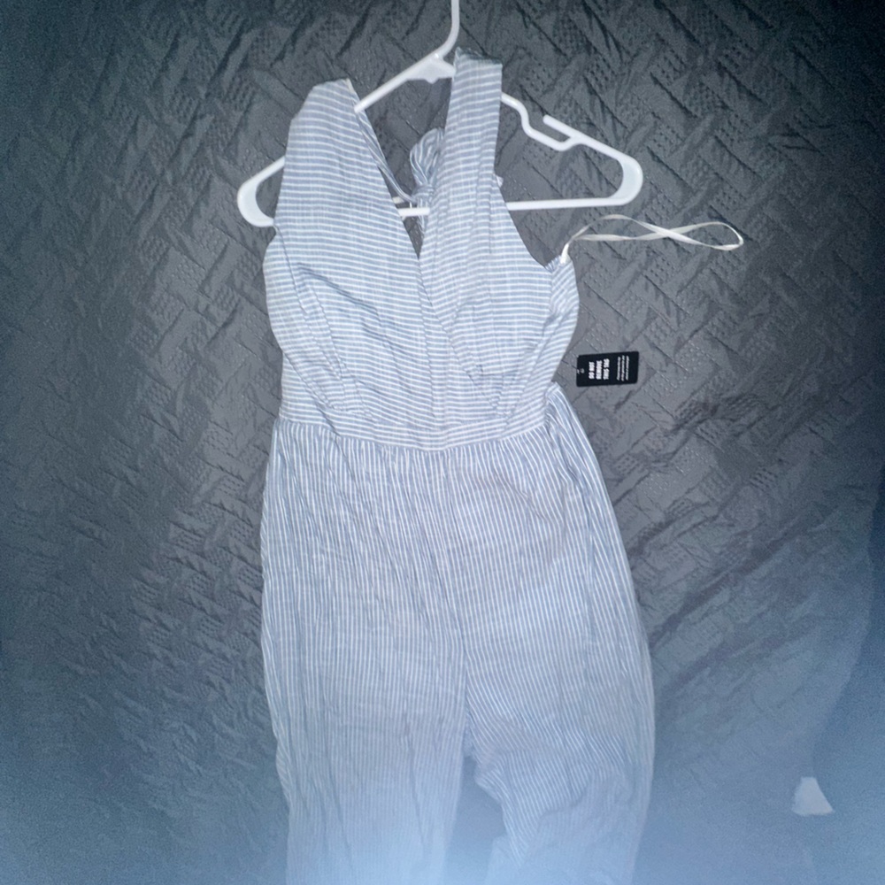 NWT Women’s jumpsuit ankle, wide leg Sz L halter top Express super cute & Comfy
